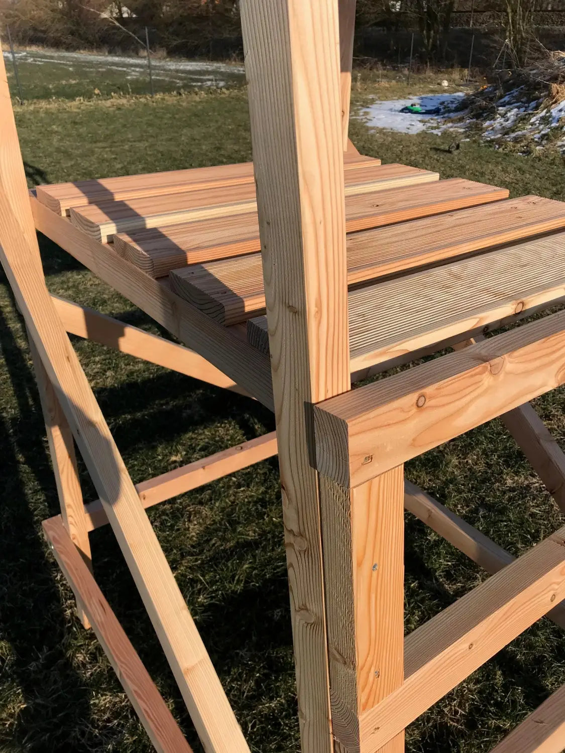 Ein mobiler Ansitzbock für die Jagd als Bausatz online kaufen.