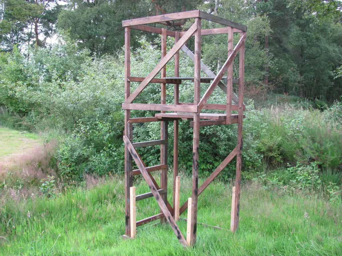 Drückjagdbock Ansitzbock "Flexi" Holz, Drückjagdansitz für die Jagd, bereits aufgestellt im Revier