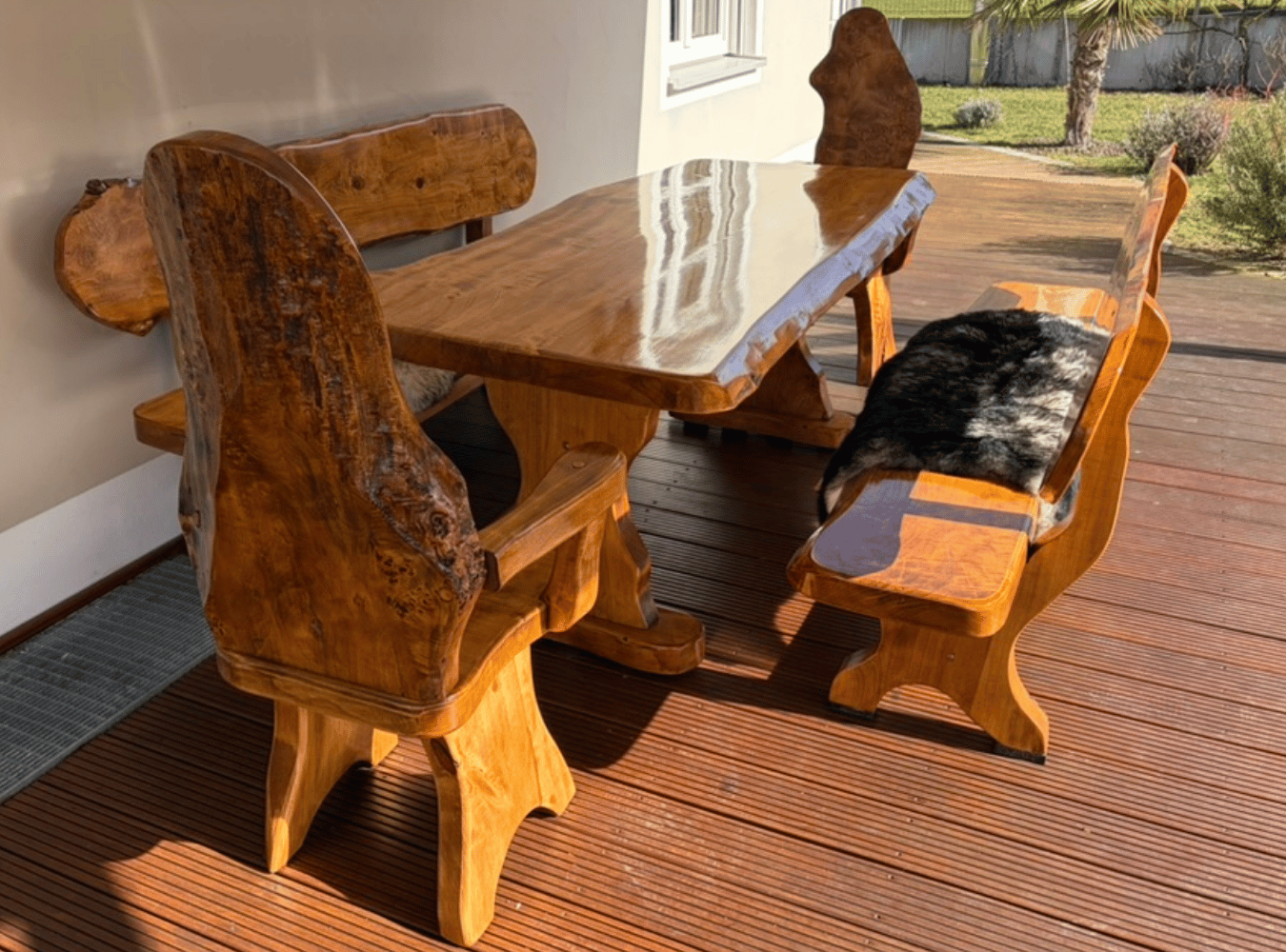 zauberhafte Vollholz Garitur aus lackiertem Schwarzpappelholz. Ideal für Haus oder Garten, Outdoor geeignet.