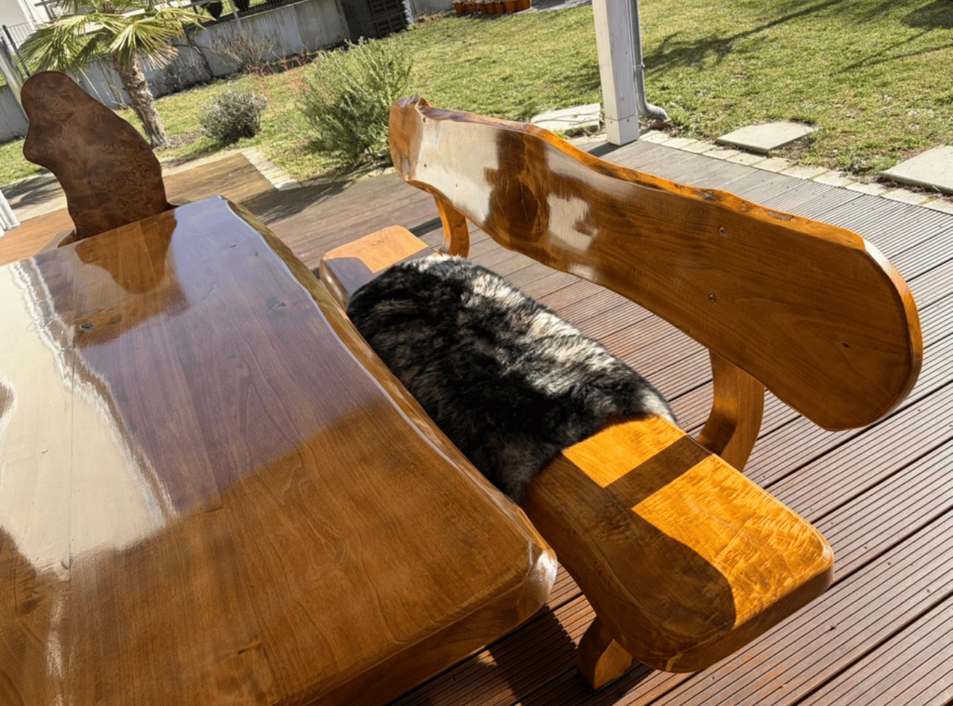 Wundervoller rustikale Holzmöbel, sehr massiv, für draußen und drinnen geeignet