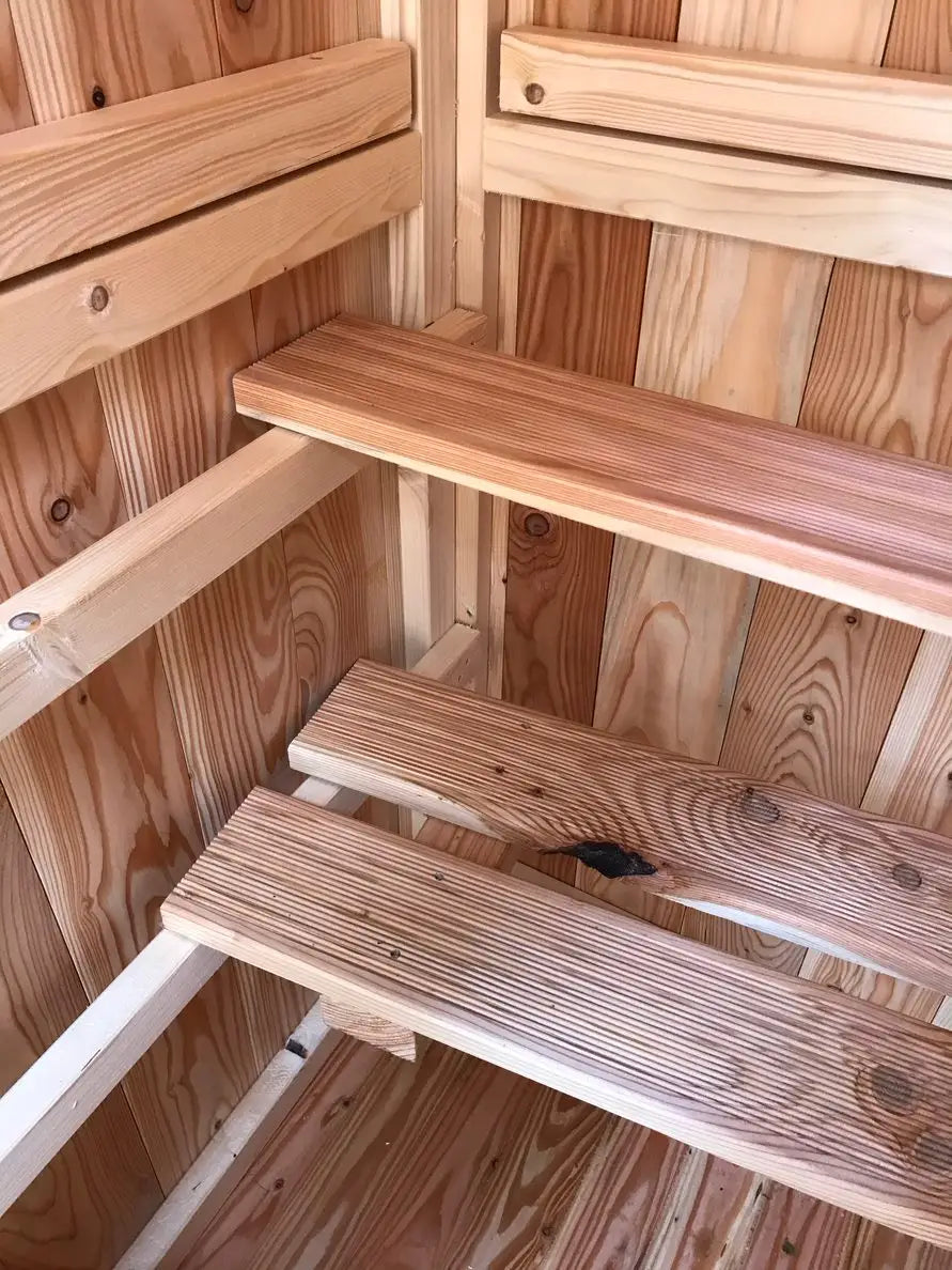 Es handelt sich hier um Sitzbank in der Jagdkanzel offen aus Lärche OHNE Unterbau und Leiter für die Jagd.