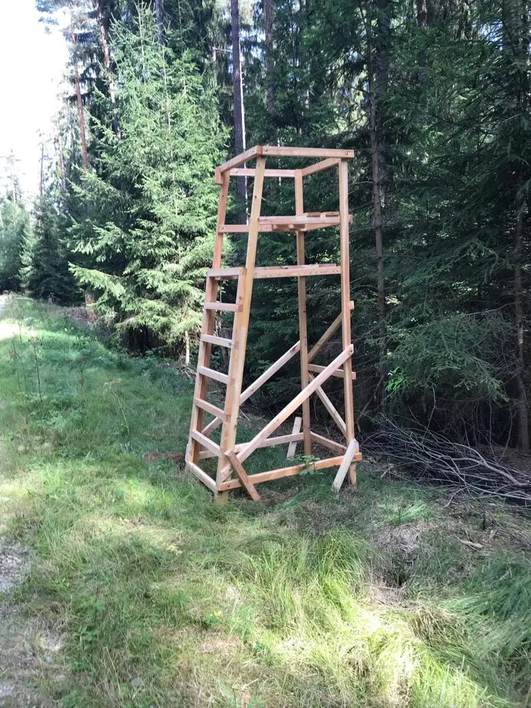Drückjagdbock. Höhe 3,1 m, aus Lärche