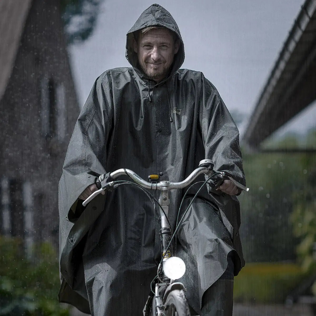 Es handelt sich hier um BALENO Poncho Ouragan für die Jagd.