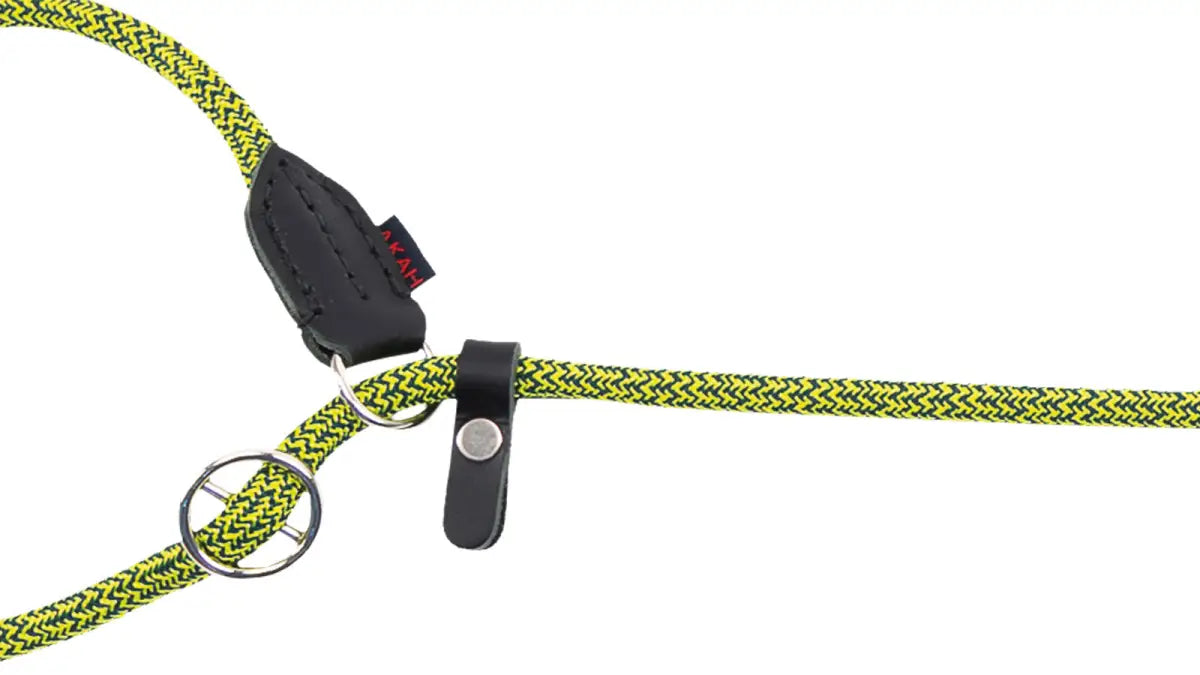 Es handelt sich hier um AKAH Moxon-Umhängeleine Stahlblau-Neongelb für die Jagd.