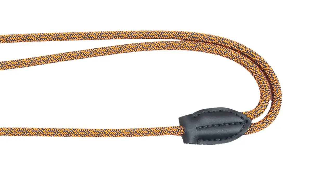 Es handelt sich hier um AKAH Moxon-Umhängeleine Stahlblau-Orange für die Jagd.