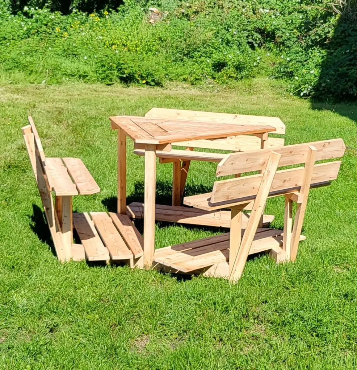 Es handelt sich hier um Sitzgruppe für 6 Personen für den Garten oder die Terrasse.