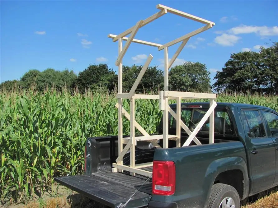 Es handelt sich hier um Ansitzschirm mit Dach für Pickup, Jagdbock für die Jagd.