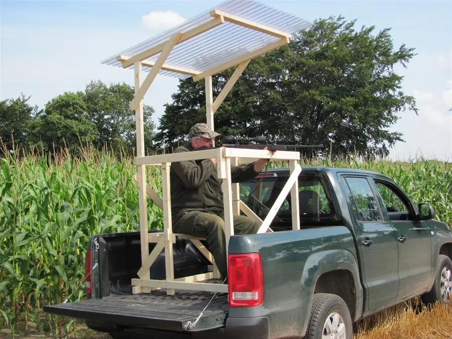 Es handelt sich hier um Ansitzschirm mit Dach für Pickup, Jagdbock für die Jagd.