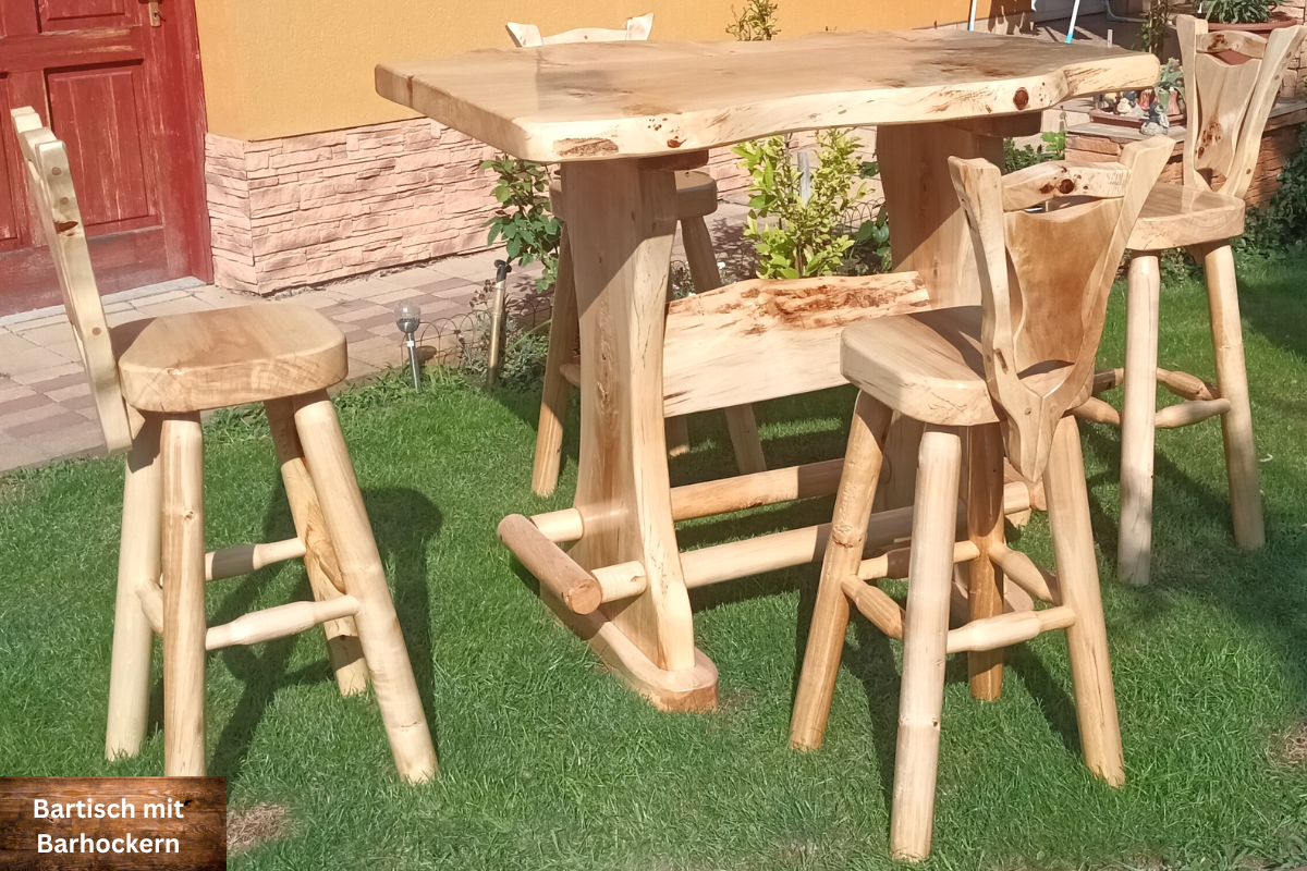 Rustikaler Bartisch mit Barhockern im Garten, aus Massivholz, Elegant für drinnen und draußen