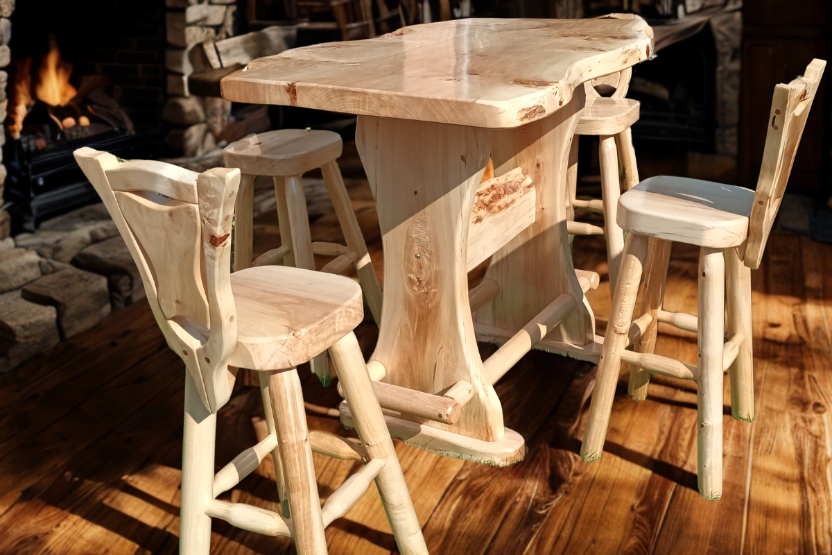 Rustikaler Bartisch mit Barhockern im Kaminzimmer, Massivholz, Elegant für drinnen und draußen