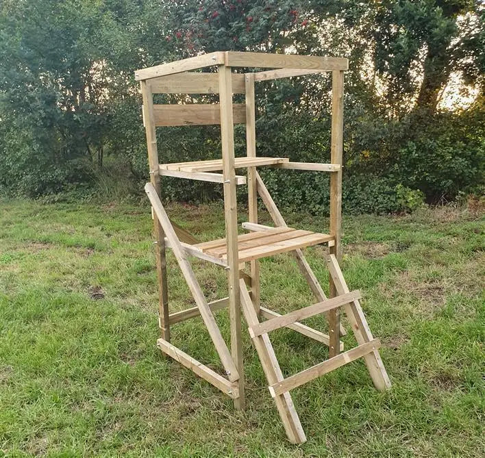 Es handelt sich hier um Drückjagdbock klappbar DBKS 2,00m Höhe, Leiter schräg für die Jagd.