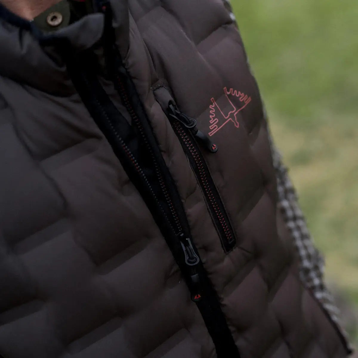 Es handelt sich hier um Heizweste Alpha Pro Green Swedteam für die Jagd.