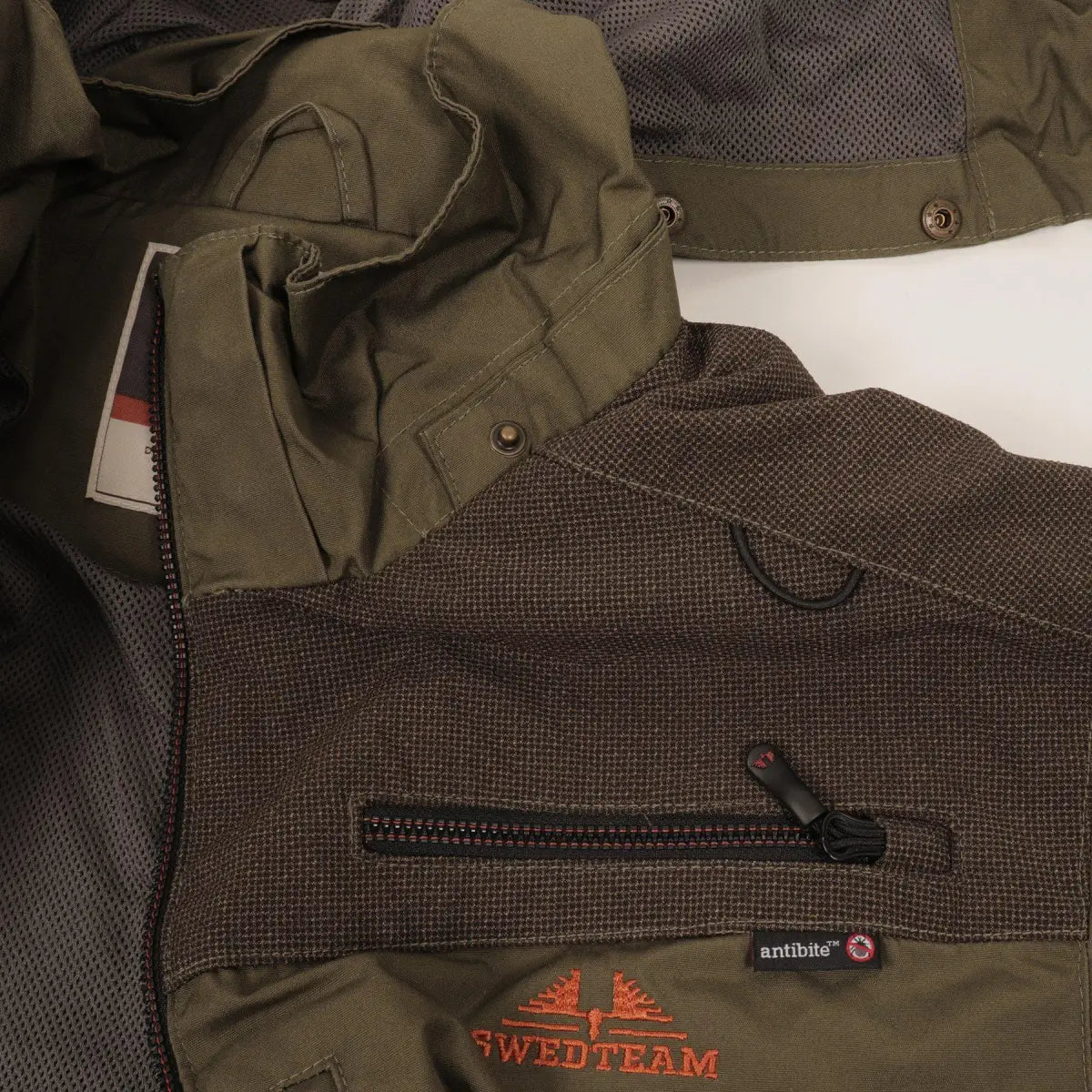 Es handelt sich hier um Herren Jagdjacke Lynx Antibite Hunting Green Swedteam für die Jagd.