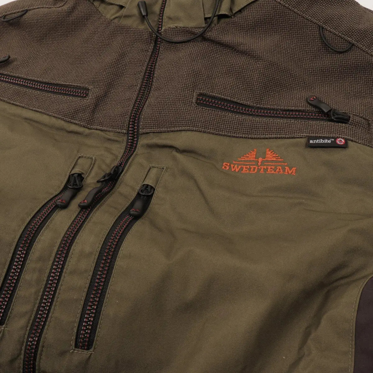 Es handelt sich hier um Herren Jagdjacke Lynx Antibite Hunting Green Swedteam für die Jagd.