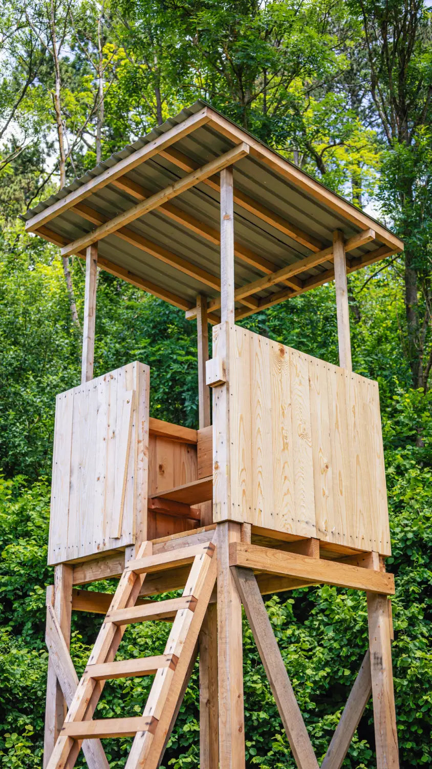 Hochsitz Outlander Basic - Jagdkanzel mit Dach für die Jagd.