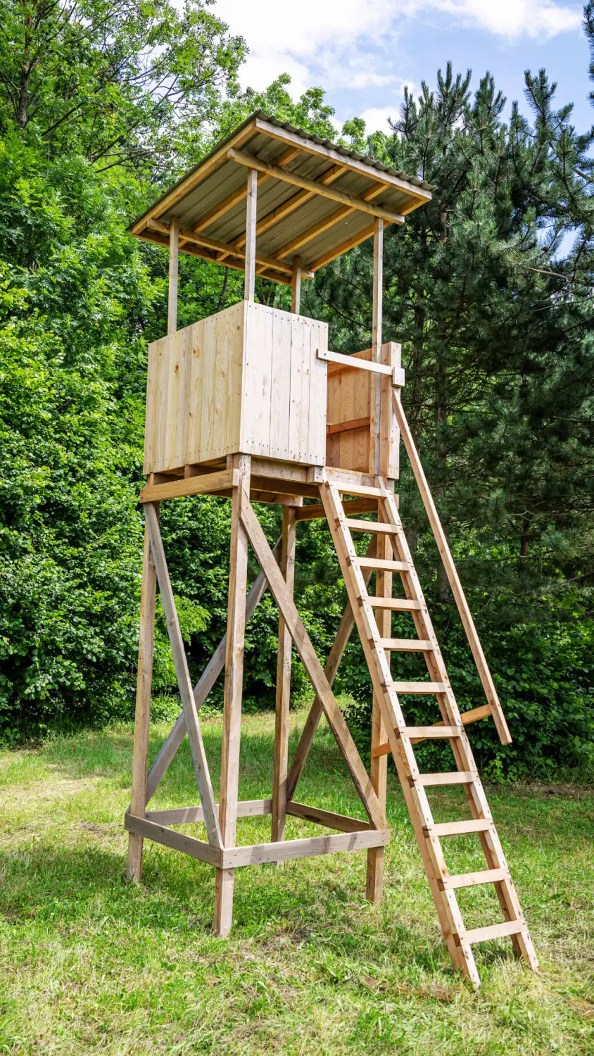 Hochsitz Outlander Basic - Jagdkanzel mit Dach für die Jagd.