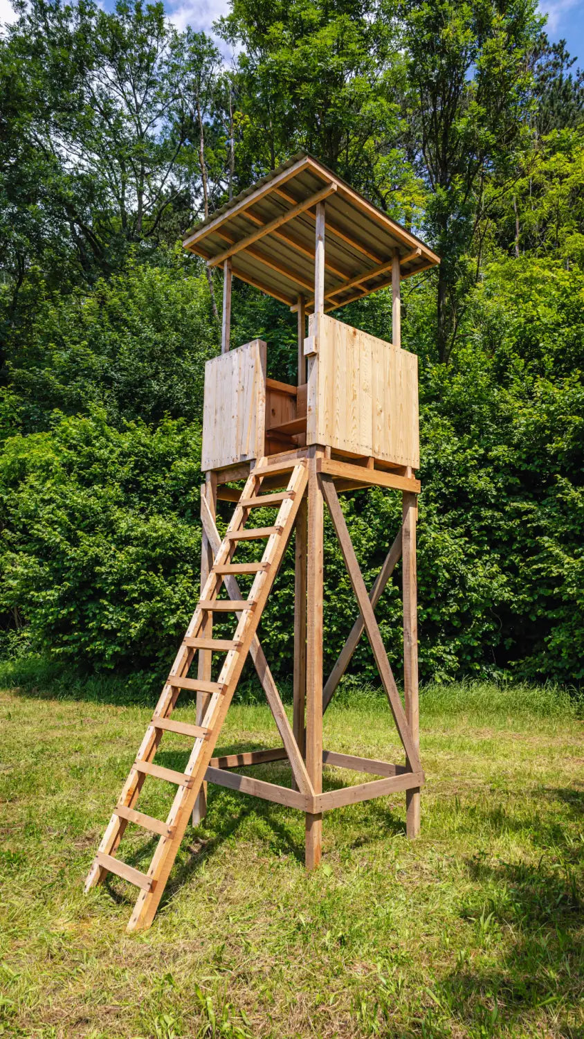 Hochsitz Outlander Basic - Jagdkanzel mit Dach für die Jagd.