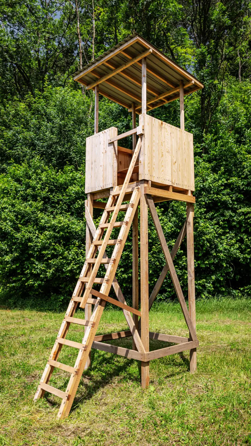 Hochsitz Outlander Basic - Jagdkanzel mit Dach für die Jagd.