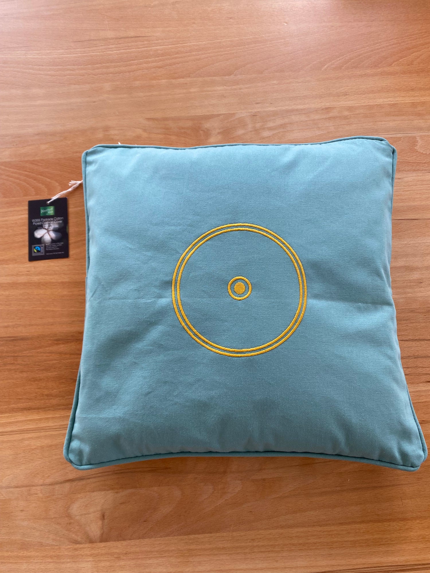 Orgon Kissen grün mit energetischem Schutz (Sonnensymbol) - Fairtrade.net