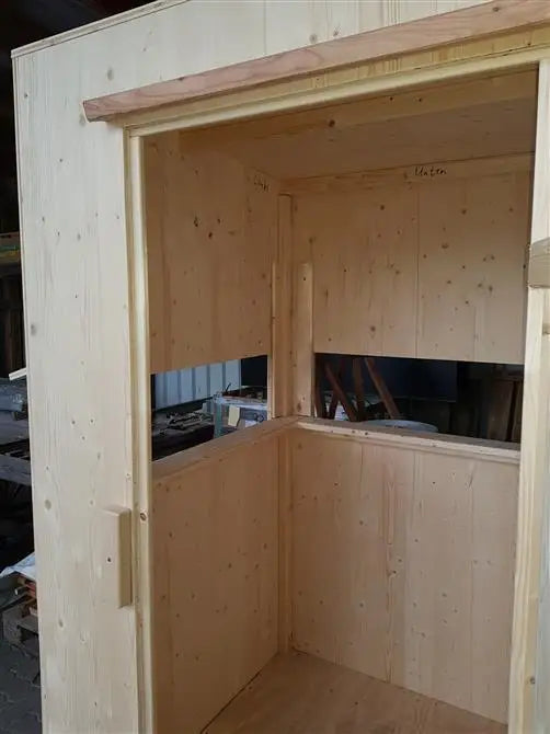 Es handelt sich hier um Kanzel offen aus 3-Schicht-Platten Ansitzkanzel für die Jagd.