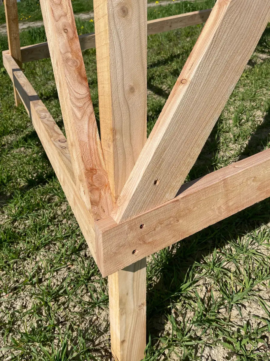 Kanzelunterbau aus Lärche - Detailansicht