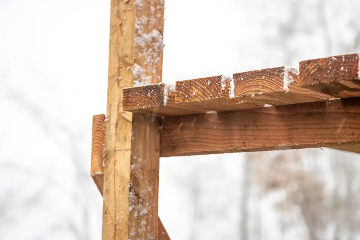 Drückjagdbock OUTLANDER - 3,00 m aus Lärche - Drückjagdböcke