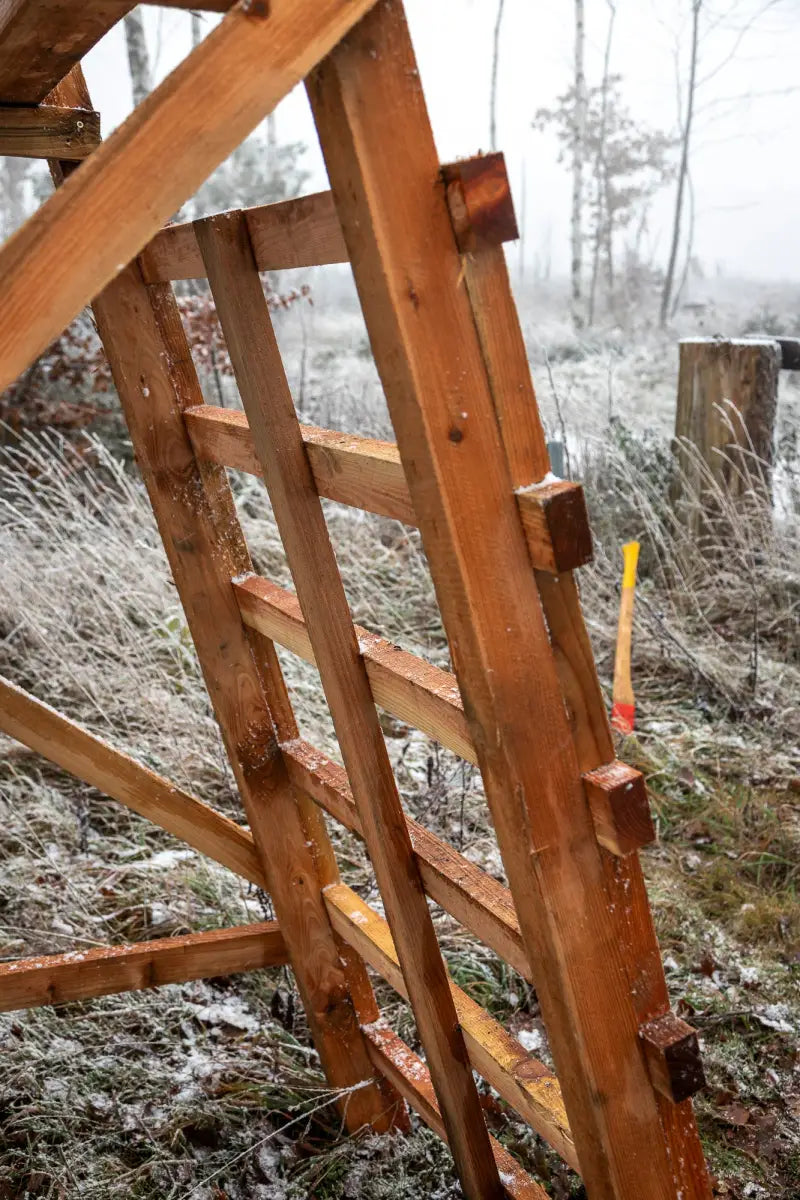 Drückjagdbock OUTLANDER - 3,00 m aus Lärche - Drückjagdböcke