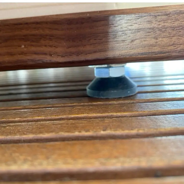 Höhenverstellbare Füße des Orgon Akkumulators