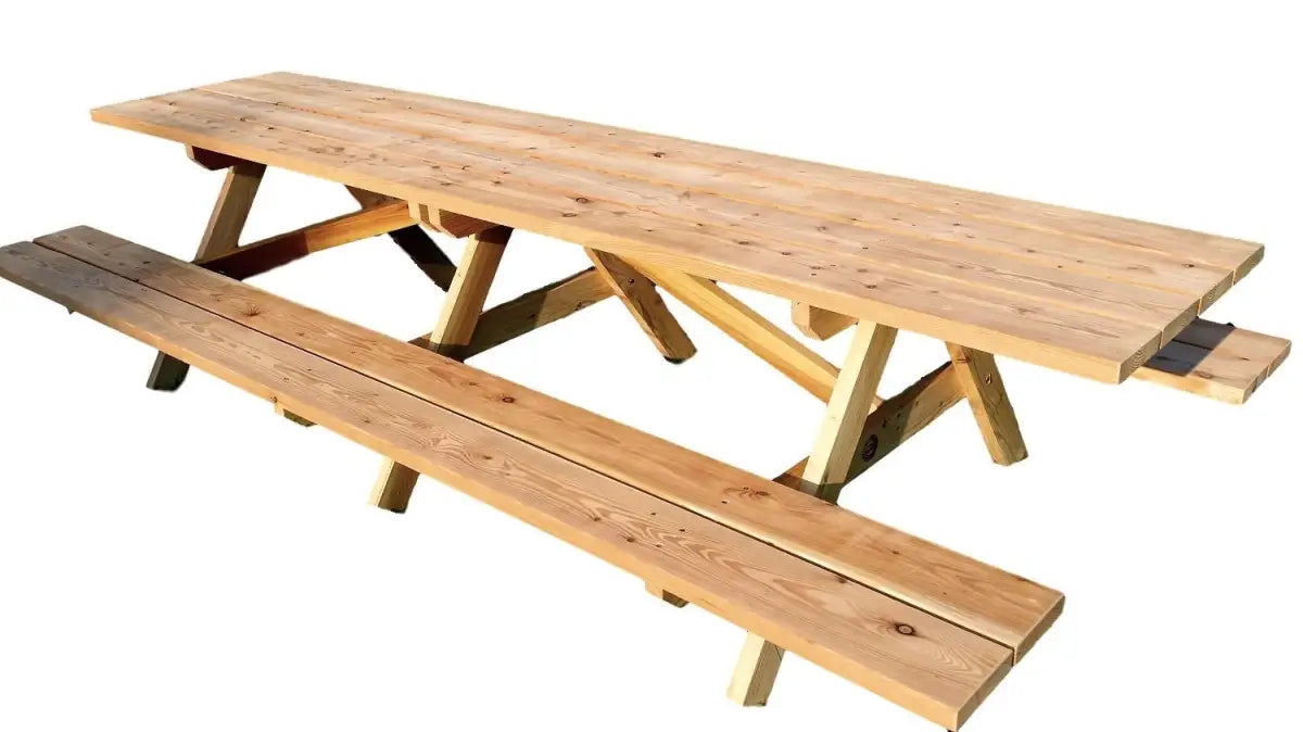 Es handelt sich hier um Sitzgruppe für 12 Personen aus Lärchenholz für Haus und Garten.