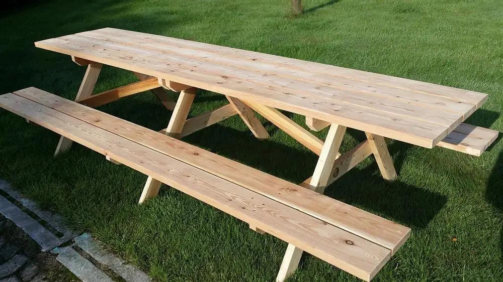 Es handelt sich hier um Sitzgruppe für 8 Personen aus Lärchenholz für Haus und Garten.