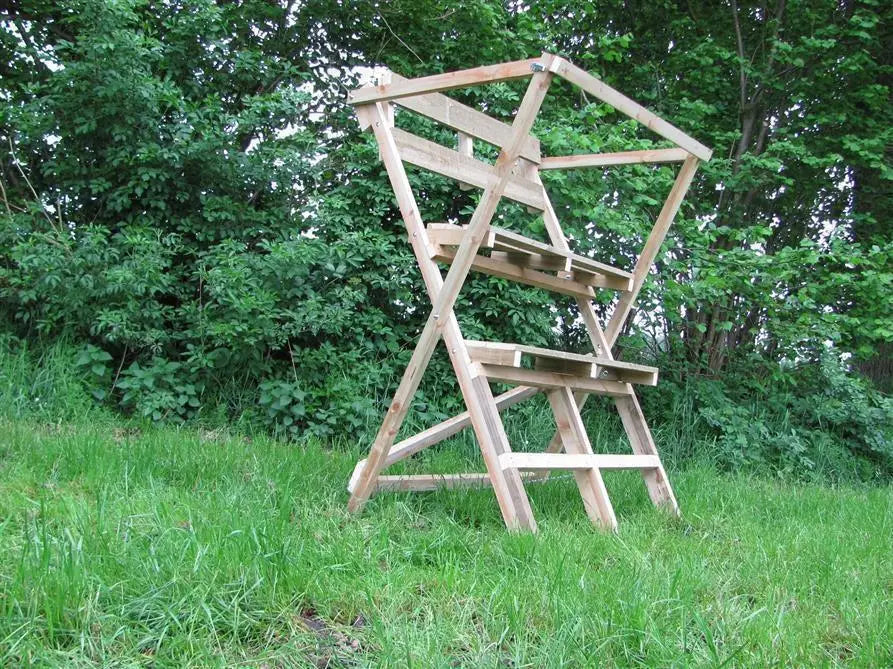 Es handelt sich hier um Klappbare Scherenleiter für zwei Personen für die Jagd.