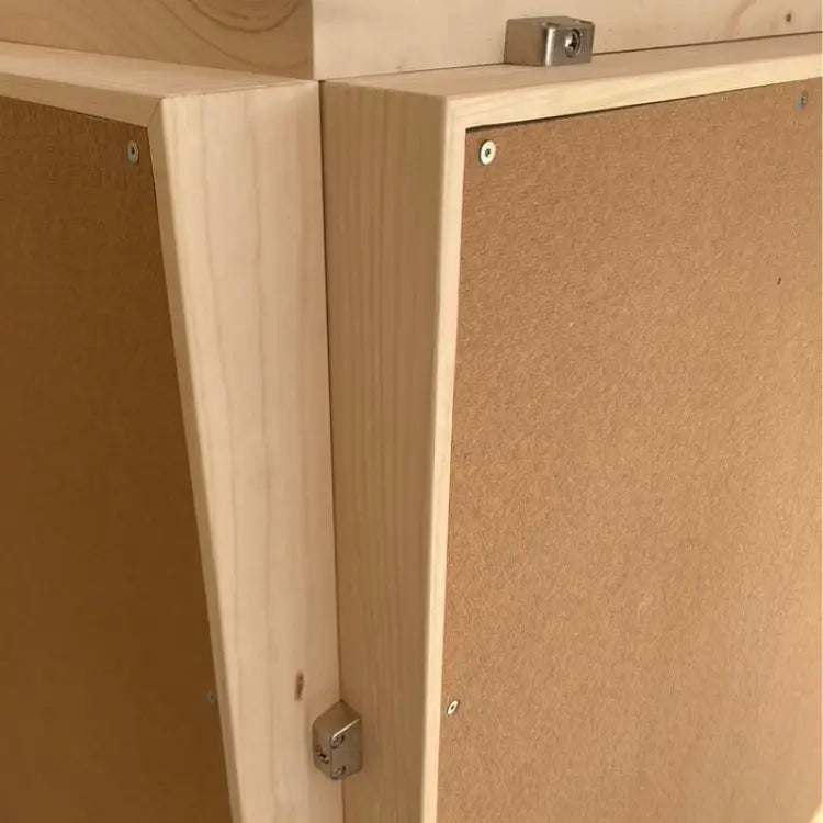 Möbelverbindungselemente, Seite-hinten Ansicht des Orgon-Akkumulators