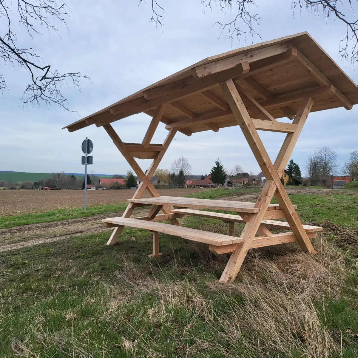 Sitzraufe (Überdachte Sitzgruppe) für 10 Personen für den Garten (Holzart Lärche - sehr massiv und stabil gebaut)