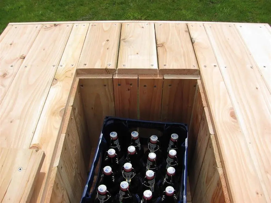 Es handelt sich hier um rustikalen Stehtisch für 8-12 Personen und 2 Getränkekisten für Haus und Garten.