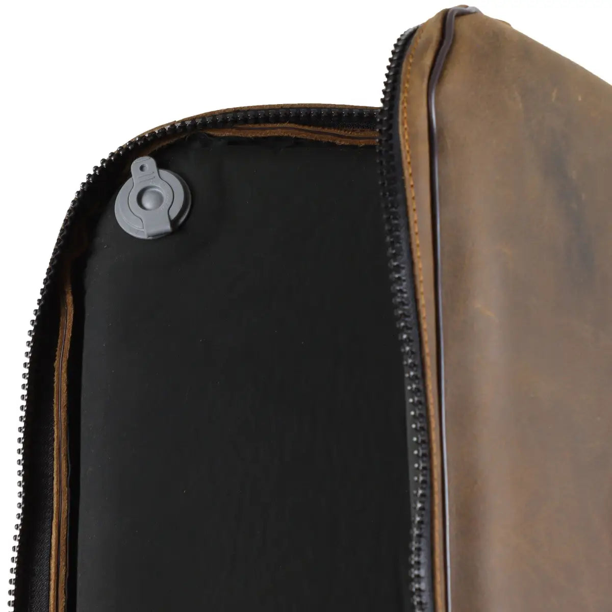 Es handelt sich hier um AKAH Loden-Futteral mit Elchleder für die Jagd.