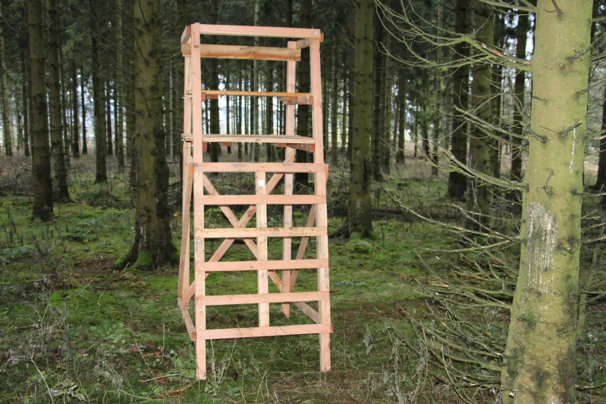 Drückjagdbock 3,00 Meter aus Lärche für die Jagd.