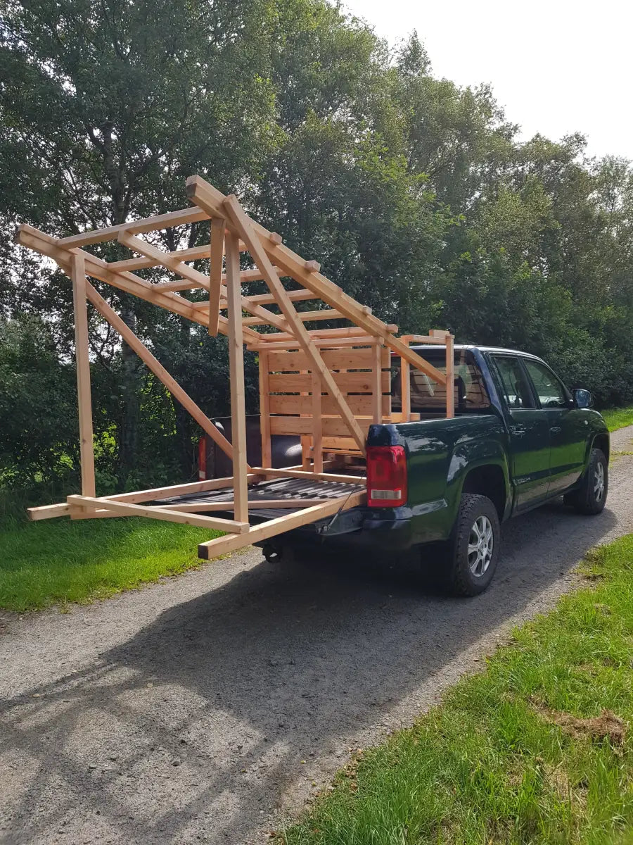 Transport mit dem Pickup, Drückjagdleiter für die Jagd.