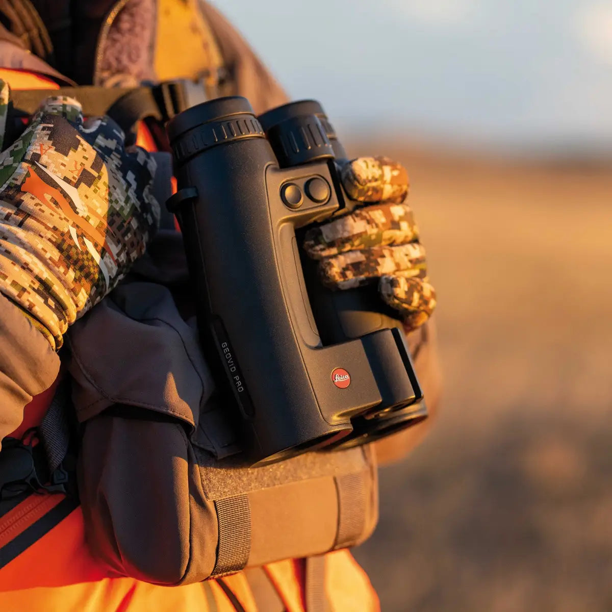 Es handelt sich hier um Fernglas LEICA Geovid Pro 8x56 Entfernungsmesser für die Jagd.