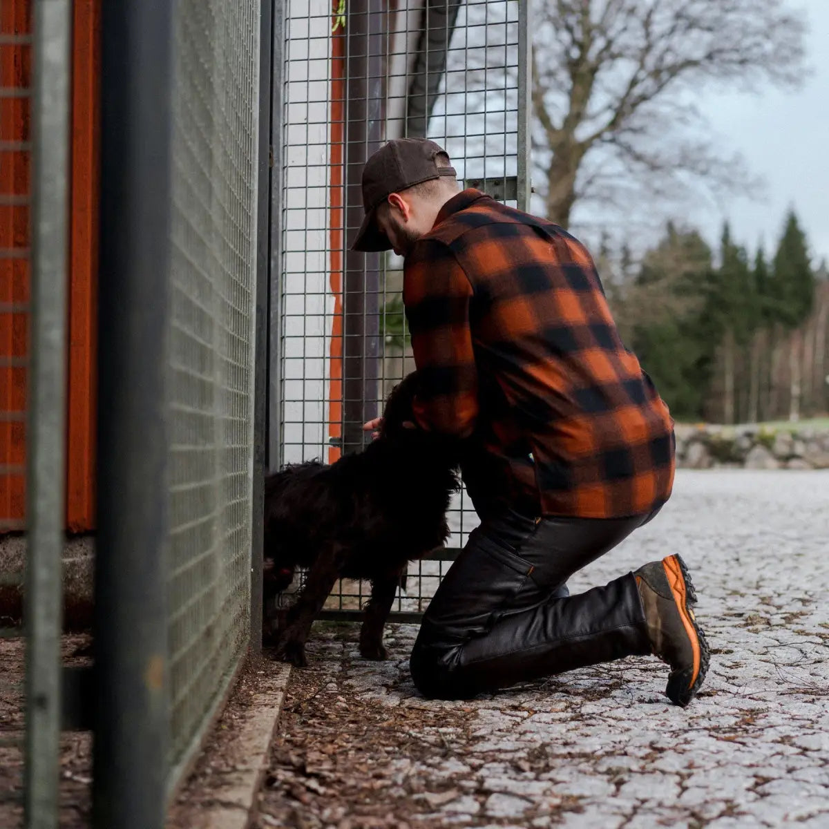 Es handelt sich hier um Herren Hemd Lynx Wool Dark Orange Swedteam für die Jagd.