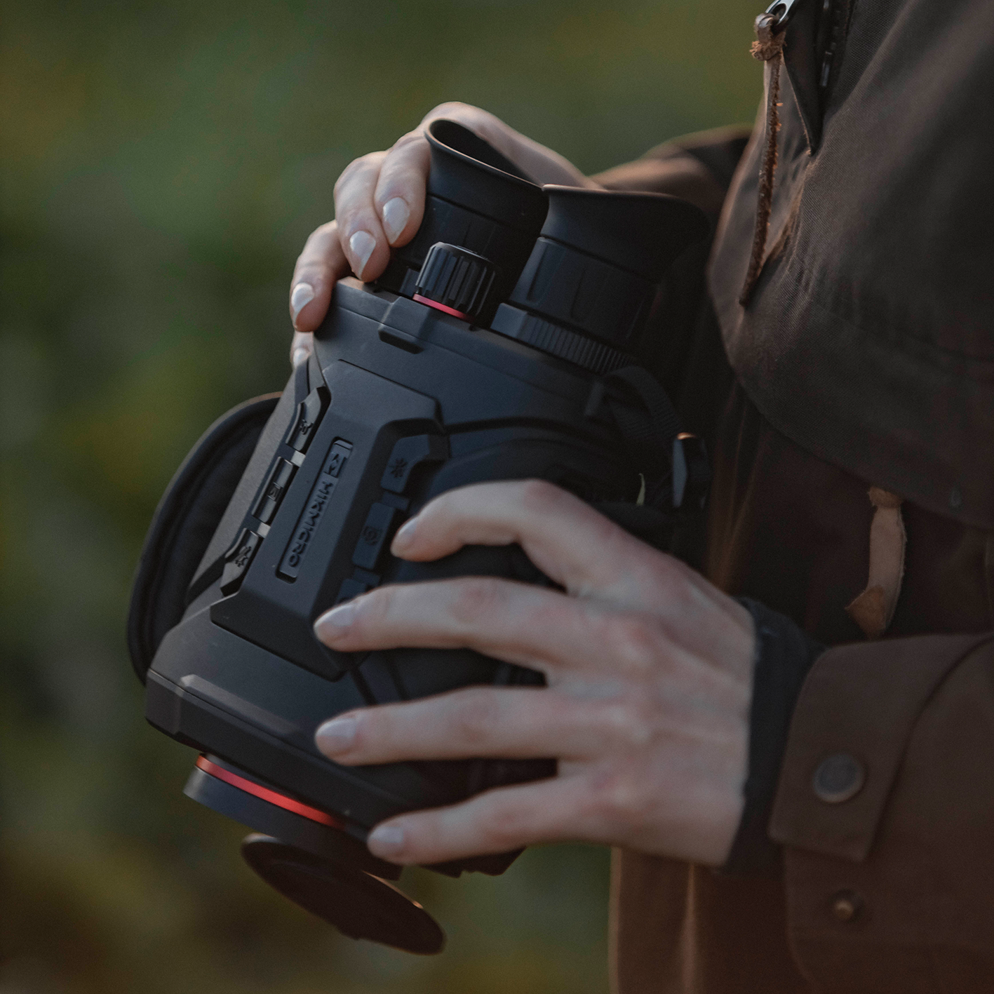 Es handelt sich hier um HIKMICRO Binocular Raptor RH50L für die Jagd.