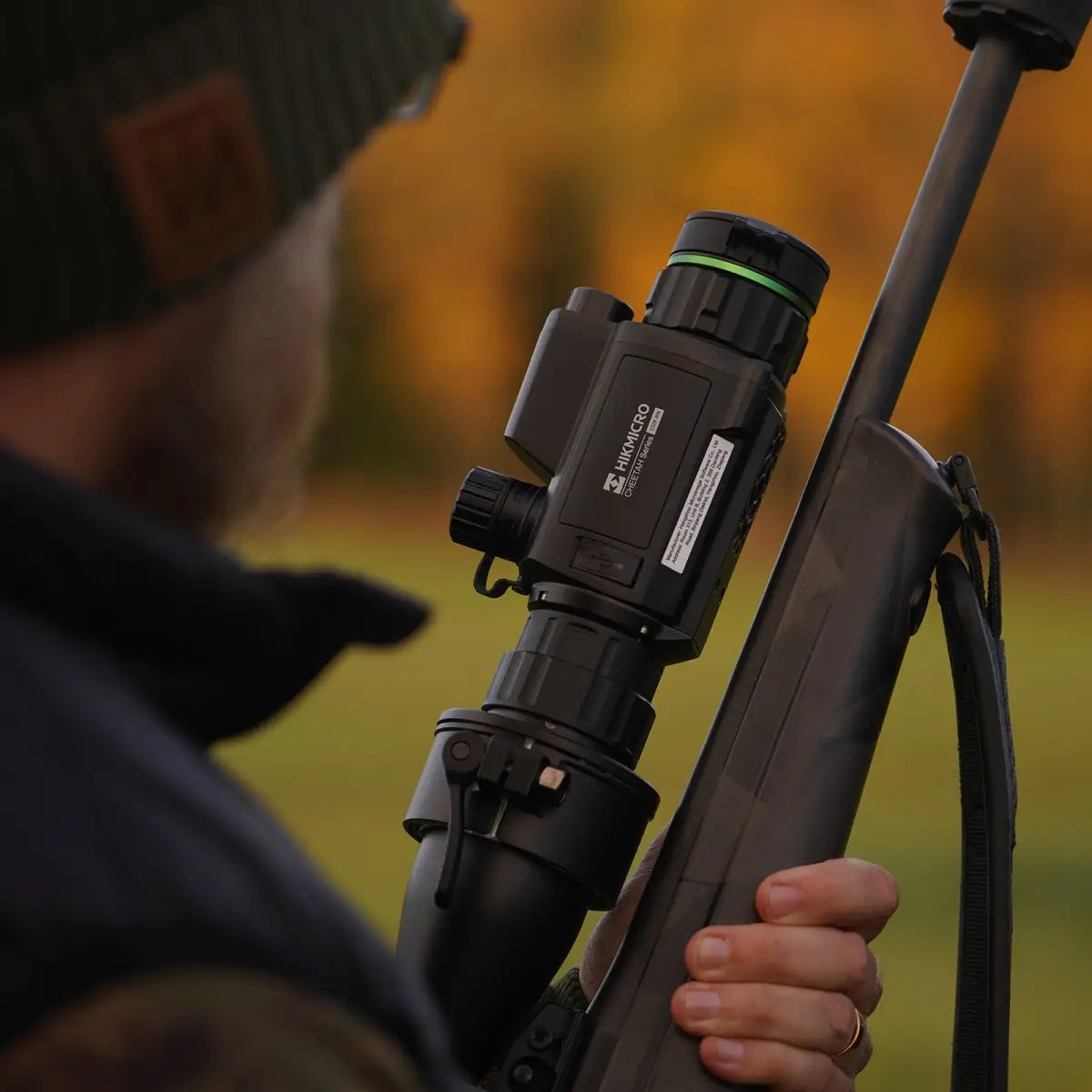 Es handelt sich hier um HIKMICRO Cheetah C32 Clip-On für die Jagd.