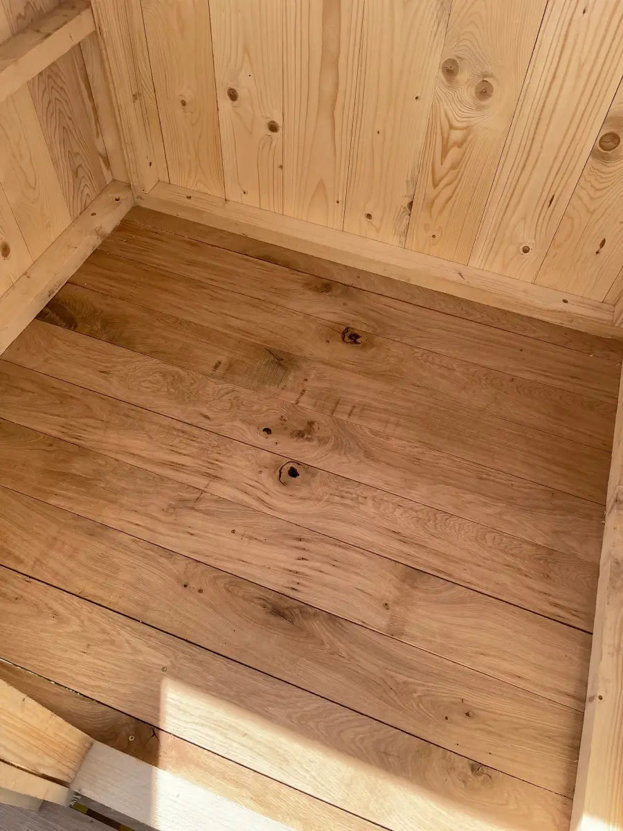 Die geschlossene Jagdkanzel als vormontierter Kanzel Bausatz.