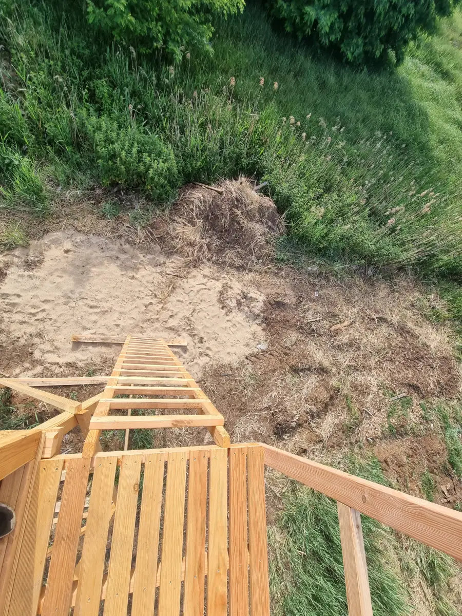 Hochsitz aus Lärche - Jagdkanzel OUTLANDER geschlossen