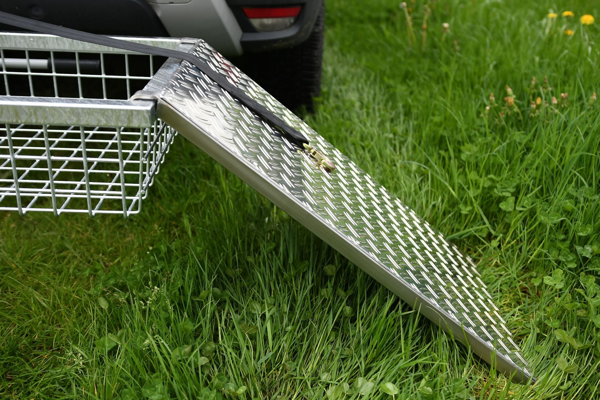 Bergerampe Deluxe aus Edelstahl und Alu-Riffelblech für die Jagd.