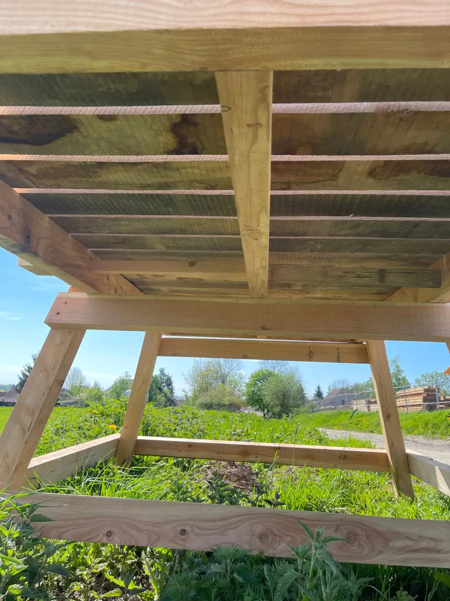 Hochsitz aus Fichte/Lärche/Eiche - Jagdkanzel OUTLANDER geschlossen mit Plexiglasscheiben