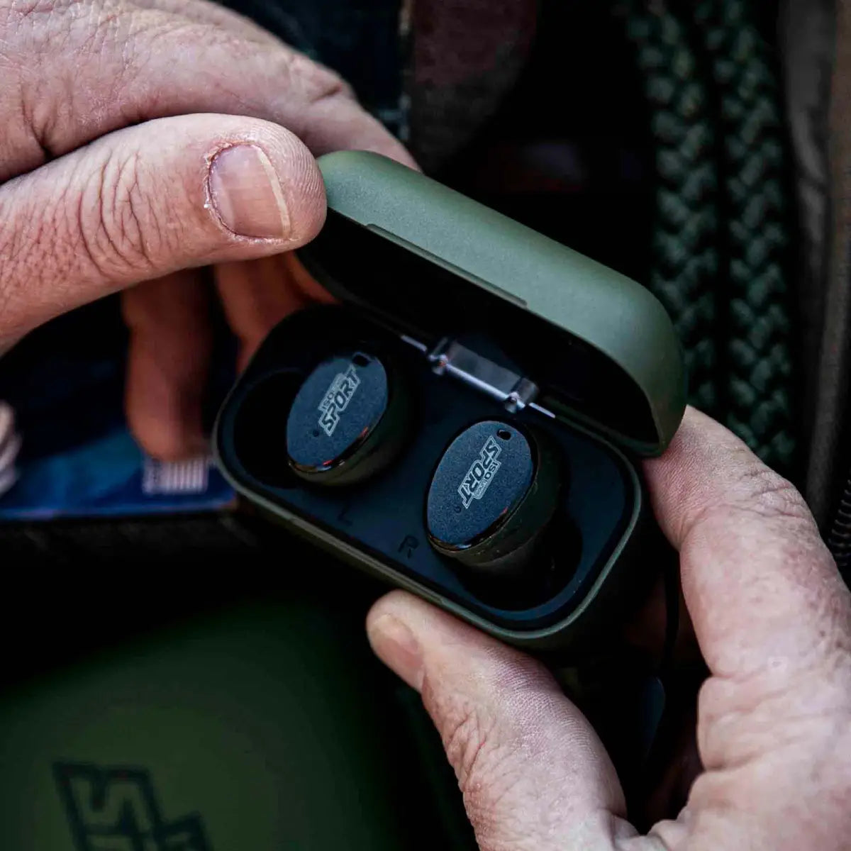 Es handelt sich hier um ISOtunes Caliber Gehörschutz für die Jagd.