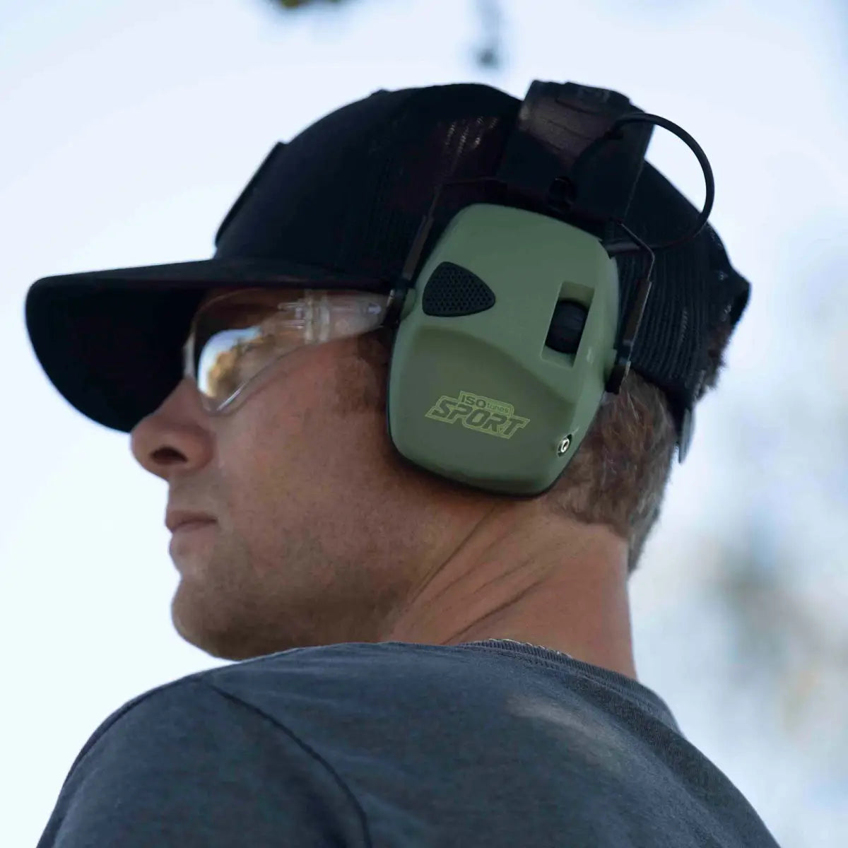 Es handelt sich hier um ISOtunes Sport Defy Slim Basic Gehörschutz für die Jagd.