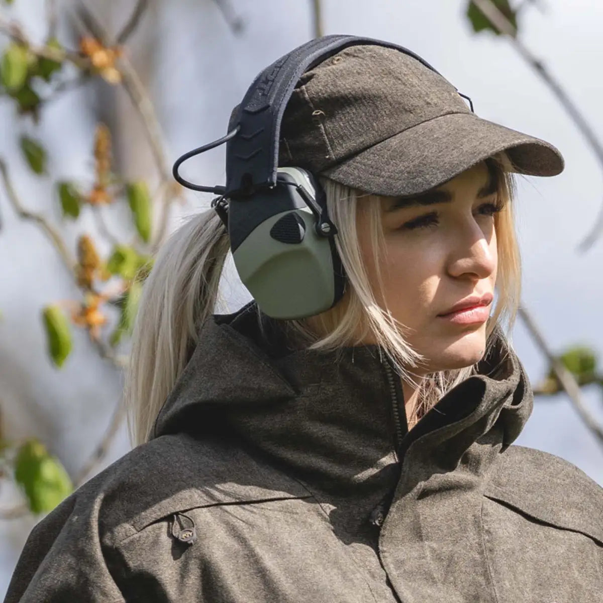 Es handelt sich hier um ISOtunes Sport Defy Slim Basic Gehörschutz für die Jagd.