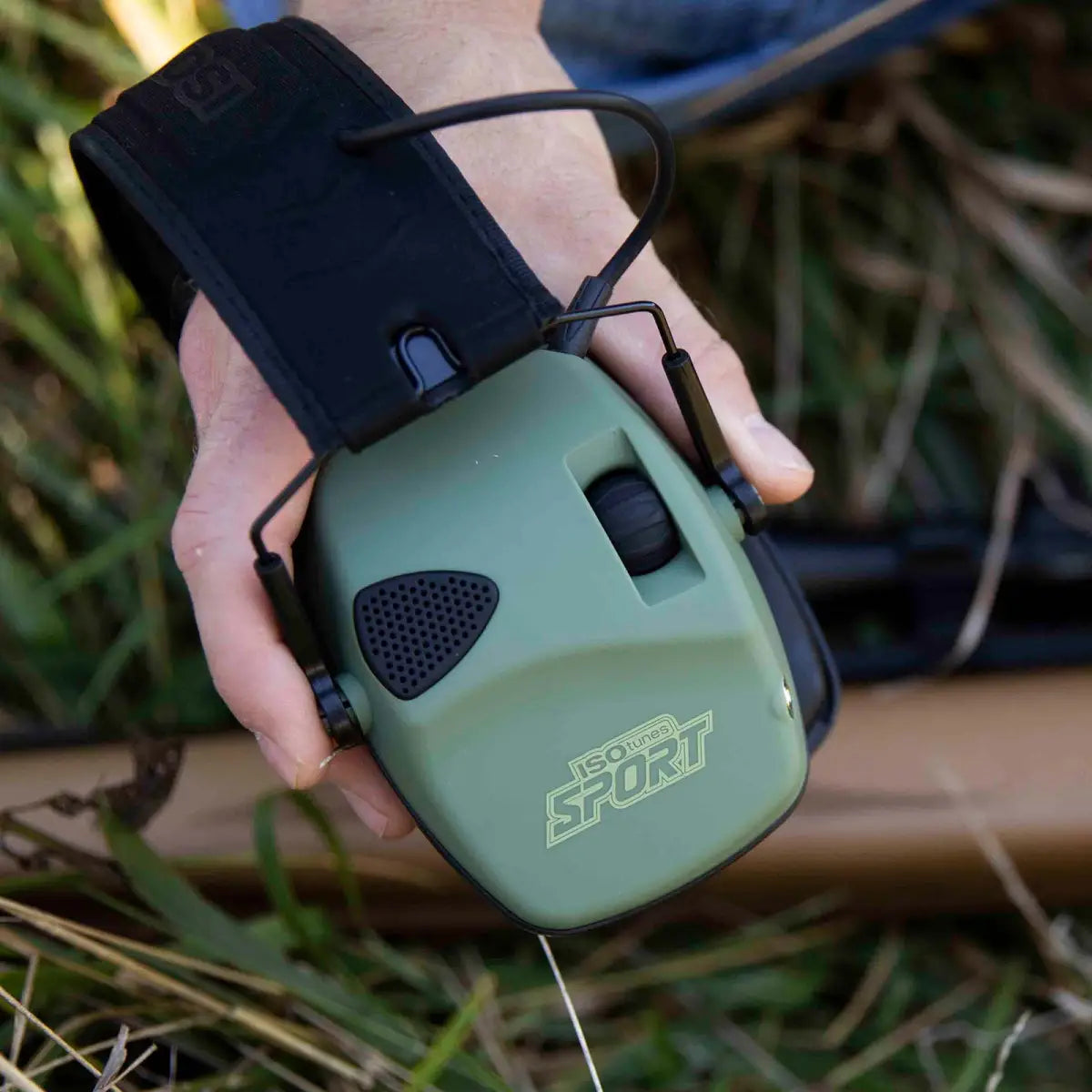 Es handelt sich hier um ISOtunes Sport Defy Slim Basic Gehörschutz für die Jagd.