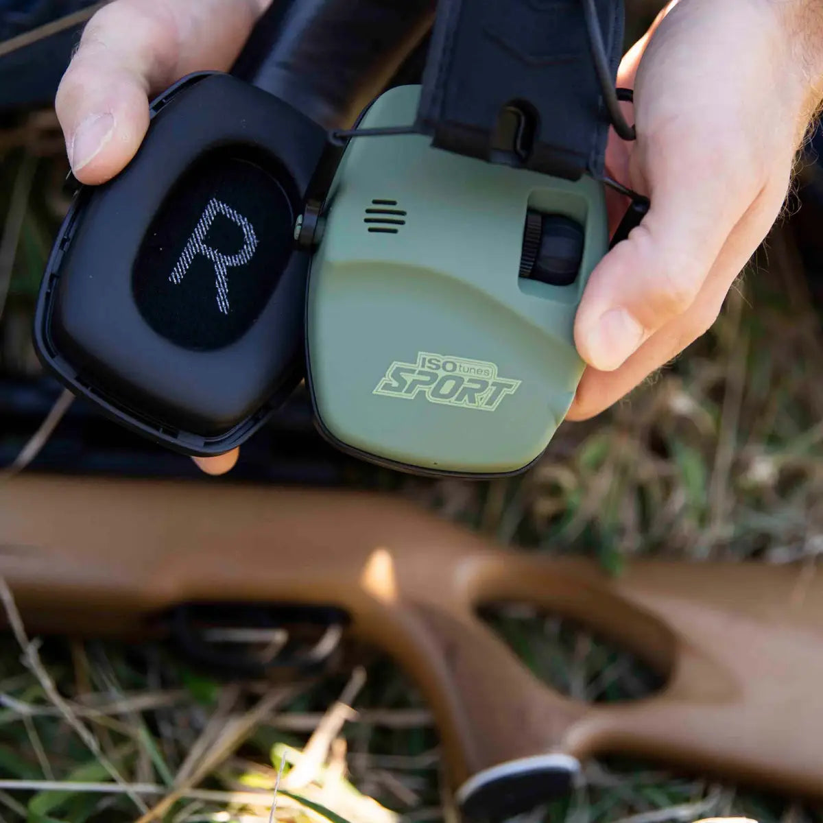 Es handelt sich hier um ISOtunes Sport Defy Slim Gehörschutz für die Jagd.